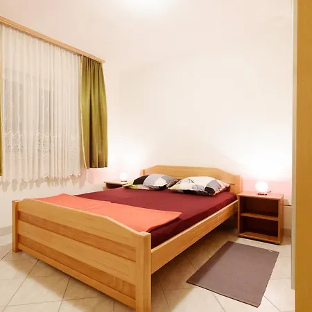 Apartment Karin's Bay Gornji Karin
